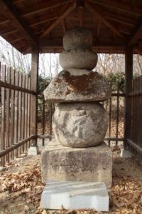 舞田の石造五輪塔の写真