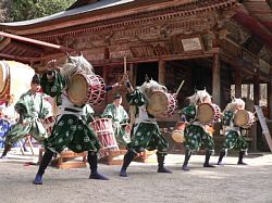 写真：鹿教湯文殊堂春祭り