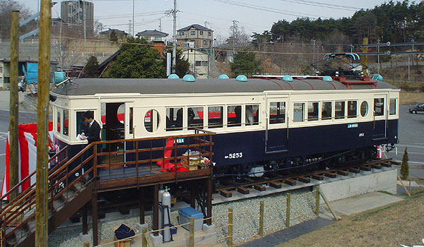 お色直しをした丸窓電車モハ5253