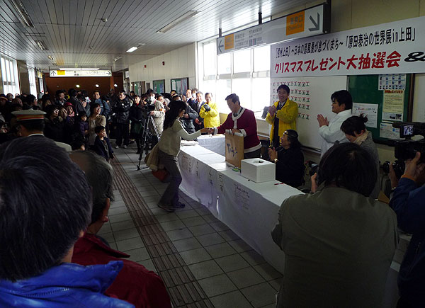 クリスマス大抽選会の様子