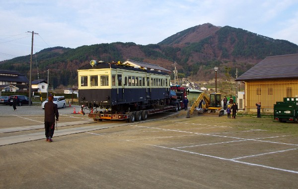 丸窓電車移設工事11