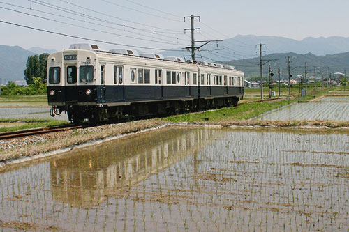 舞田駅から二つ目の踏切付近の画像