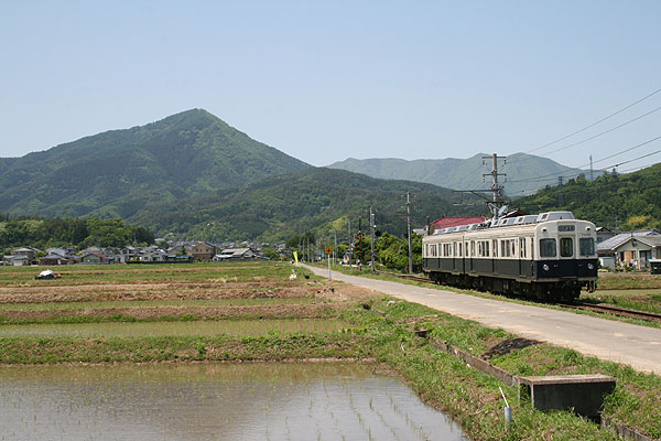 舞田駅から二つ目の踏切付近の画像