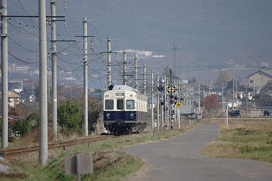 舞田駅から二つ目の踏切付近の画像