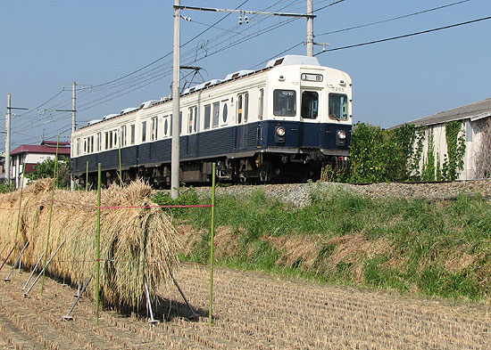 三好町駅から二つ目の踏切付近の画像