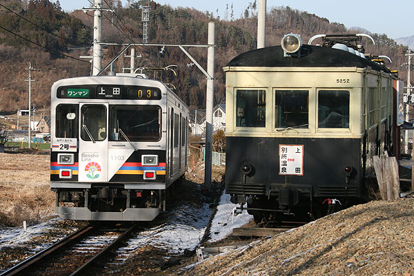 自然と友だち2号と丸窓電車