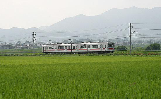 下之郷駅付近の田から望むの画像