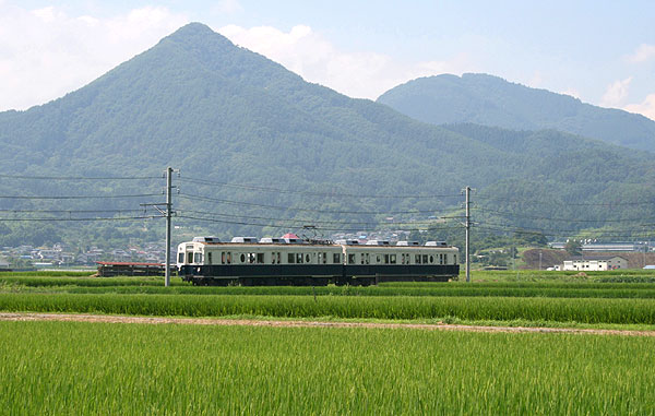 下之郷駅付近の田から望むの画像