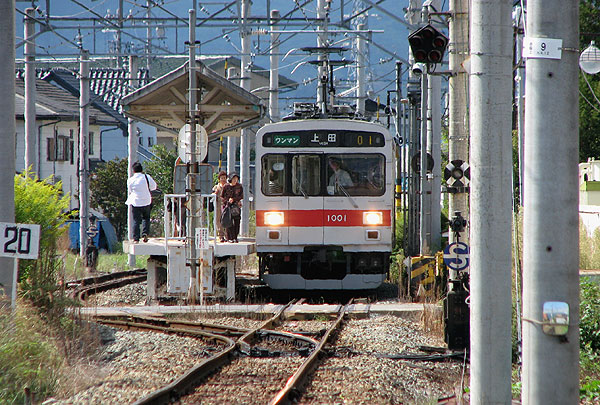 上田原駅から二つ目の踏切付近