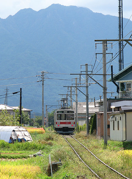 上田原駅から一つ目の踏切付近の画像