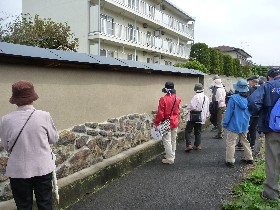 写真：百閒堀土塀