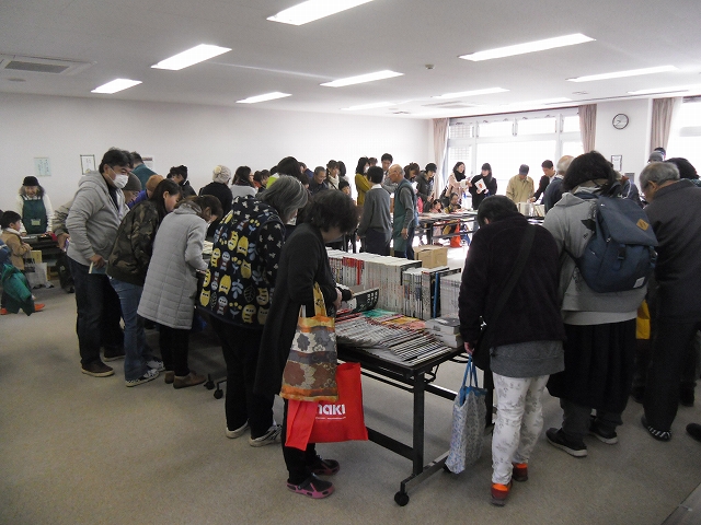 30年図書館まつりリサイクル市