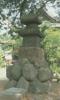 信濃国分寺石造多宝塔の写真