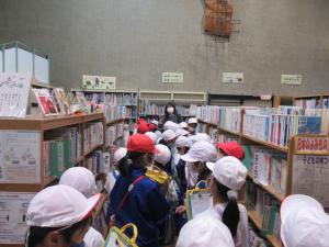 上田市立図書館写真