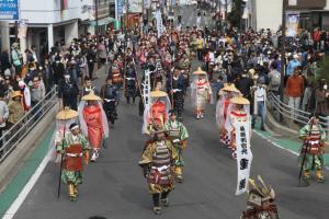 侍女、槍武者