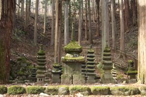 石造多宝塔と石造多層塔