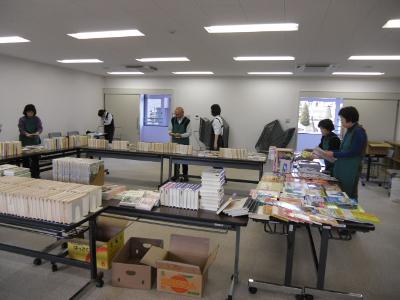 写真：平成24年12月7日　第2回図書館まつり前日準備
