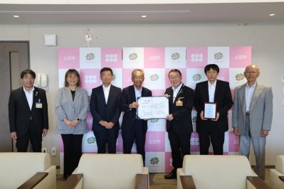 受賞報告の様子