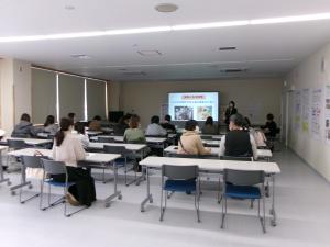 栄養教諭の講座を受講する様子