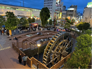 夜の駅前