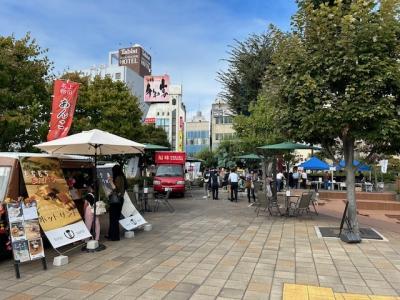 駅前のキッチンカー