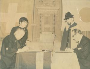 昭和51年のダボスとの調印式