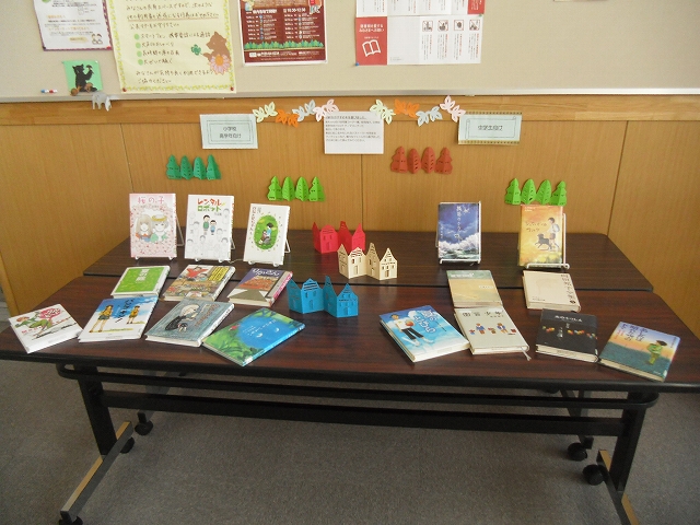 2階テーマ「小学校高学年、中学生向けお薦め本」の画像