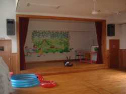 塩尻保育園遊戯室の画像