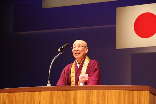 半田孝淳の記念講演「世界平和への祈り」画像