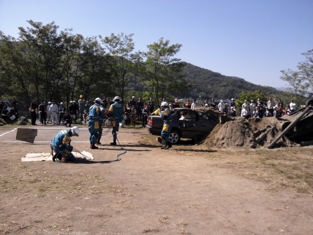 埋没車両からの救助救出の画像