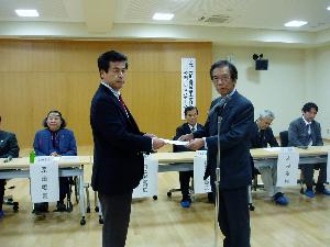 選定委員長から市長への結果報告