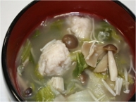 写真：米粉団子の中華風スープ