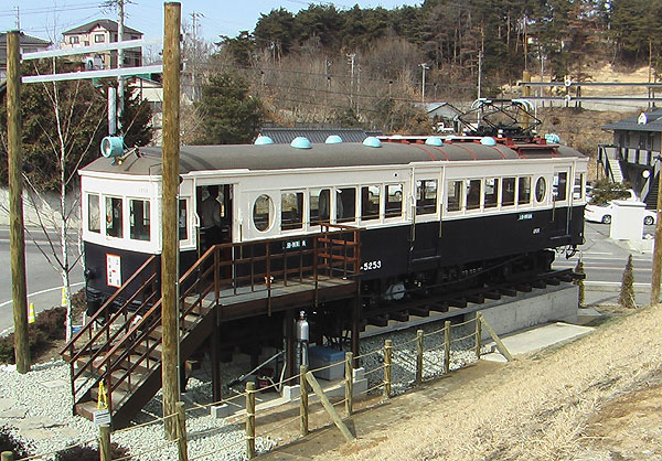 長野計器丸窓電車資料館上段から