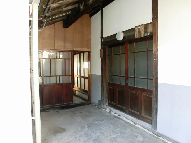 管理番号:1048(物件番号:UR-0048)母屋の玄関