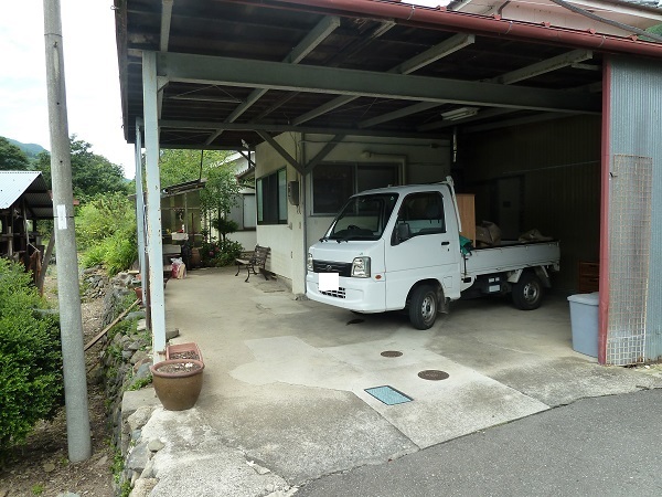 管理番号:3228(物件番号:UL-0196)の駐車場